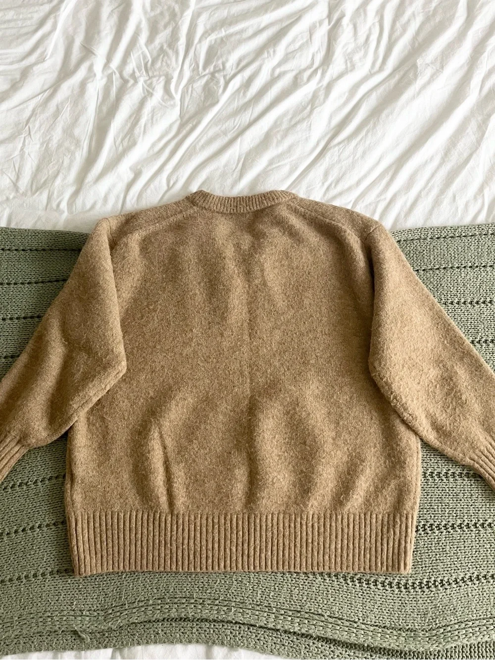 Abercrombie and Fitch V-Neck Pull Over Sweater in Camel
